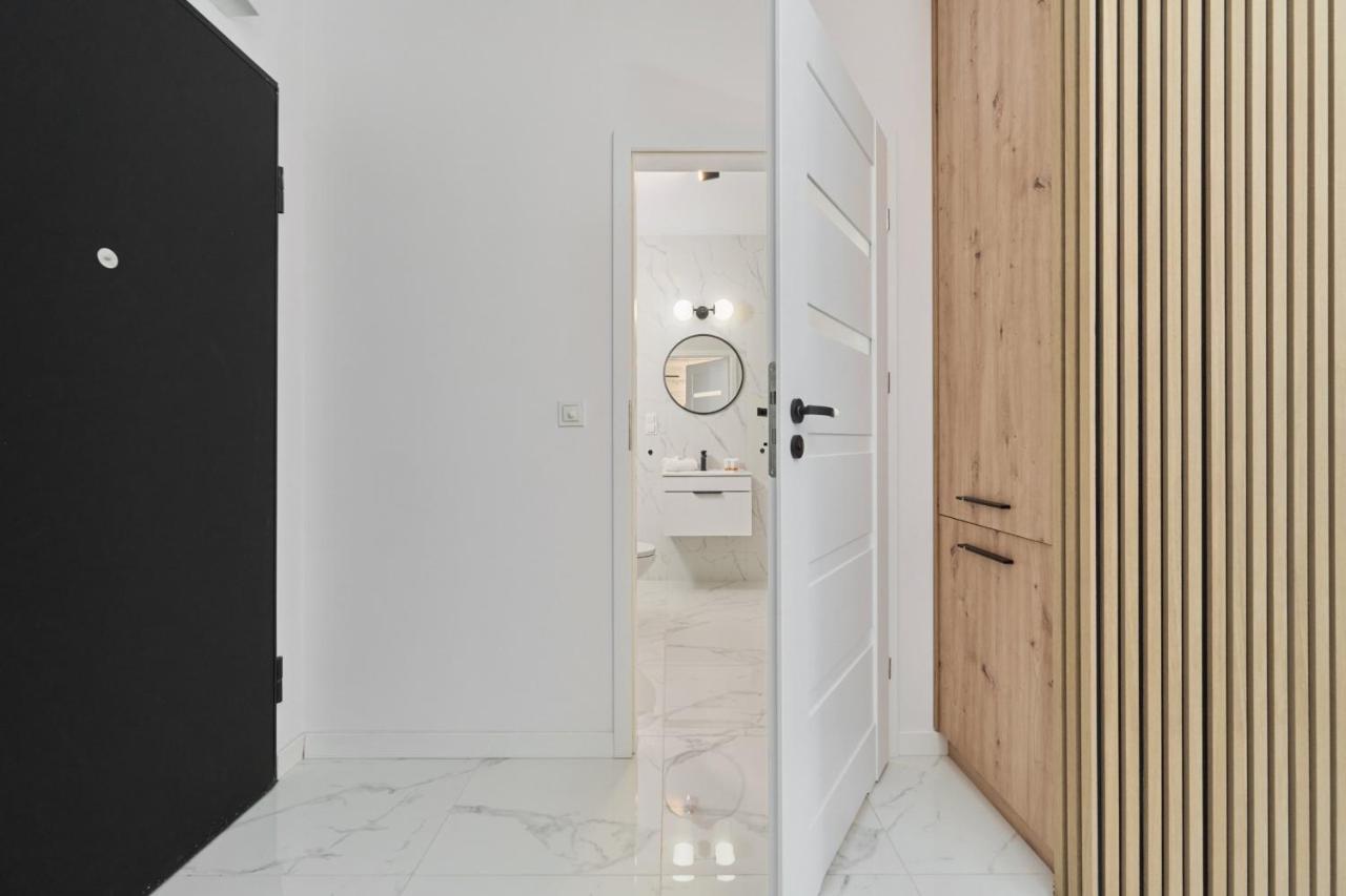 Nowoczesny Apartament Z Balkonem I Parkingiem W Centrum Wroclawia By Noclegi Renters Buitenkant foto